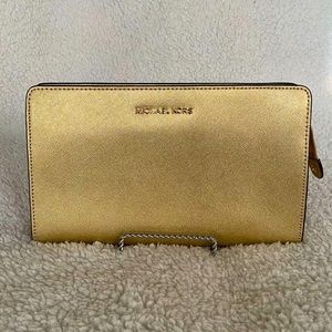 MICHAEL Michael Kors Jet Set Travel Large Convertible Leather Crossbody